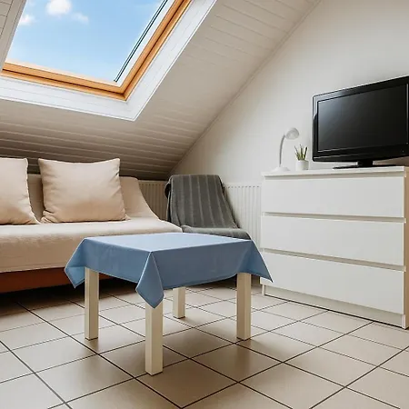 Ruhiges Apartment, Parkplaetze & Gute Anbindung City, Messe, Autobahn Appartement Düsseldorf